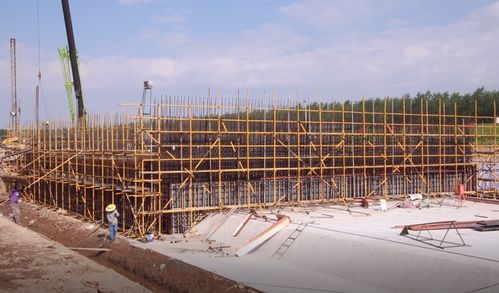 端午堅守崗位 穩步推進工程建設
